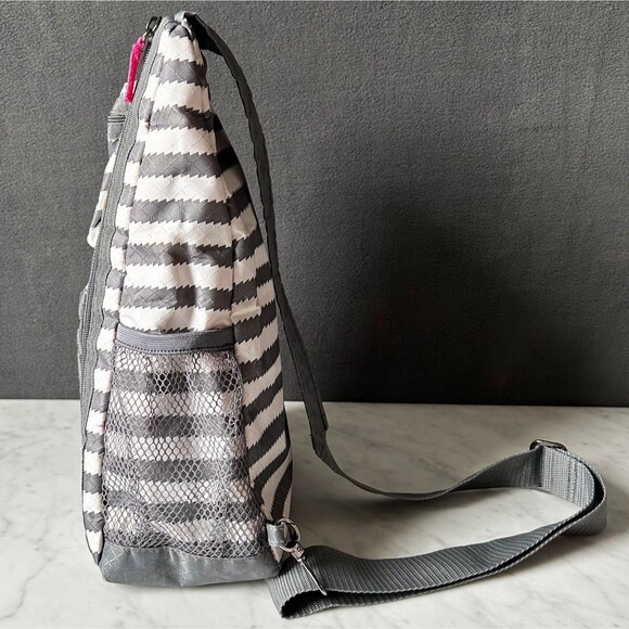 Thirty-One Sling Backpack Gray White Chevron Stripe Crossbody Bag Pink Accents - Picture 3 of 7